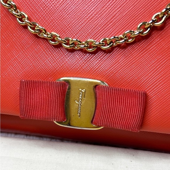 Authentic Salvatore Ferragamo Vara Ginny Leather Crossbody Bag in RED - Picture 2 of 7